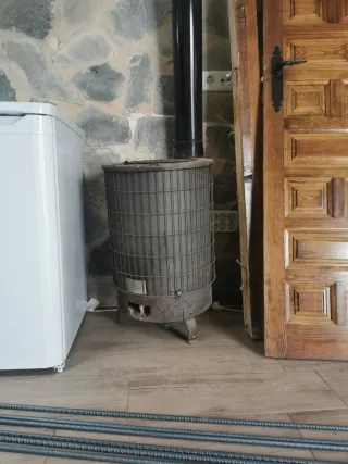 Estufa de leña metálica