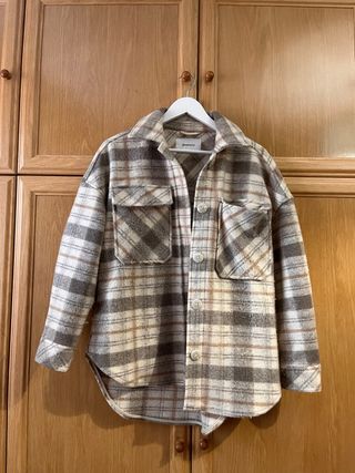 Abrigo cuadros Stradivarius