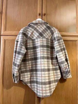 Abrigo cuadros Stradivarius