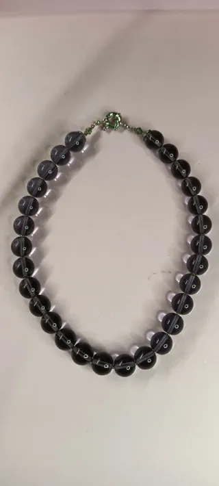 Collana con perle viola fumé