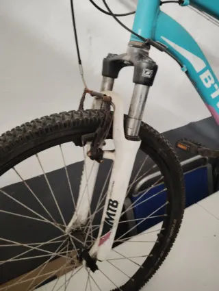 Bicicleta MTB B'TWIN con amortiguador