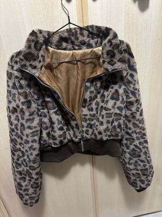Chaqueta corta efecto pelo leopardo
