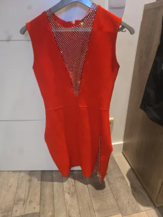 Vestido rojo con pedrería