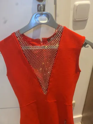 Vestido rojo con pedrería