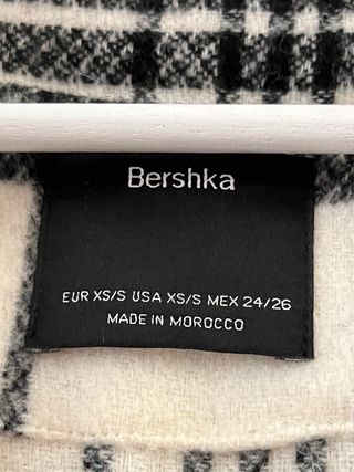 Abrigo estilo americana cuadros con flecos