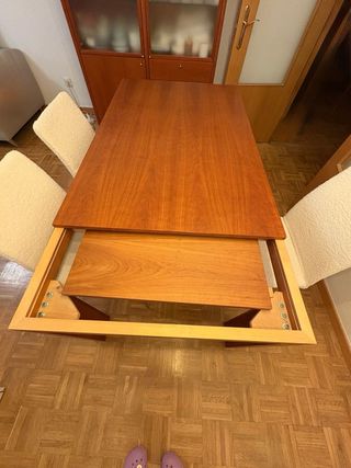 Mesa Comedor Madera con 4 Sillas Tapizadas