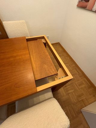 Mesa Comedor Madera con 4 Sillas Tapizadas