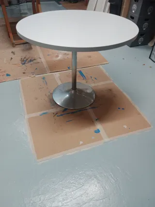 Mesa de oficina redonda gris