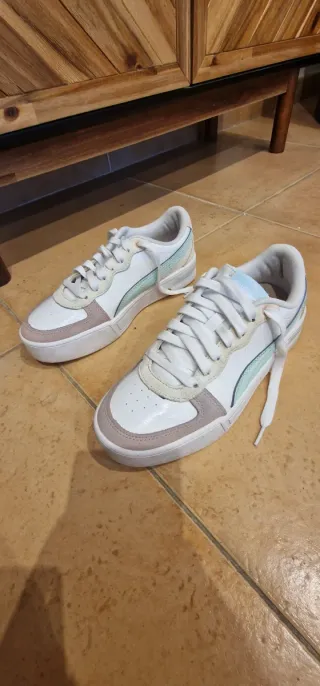 Zapatillas Puma Mujer Blancas y Pasteles