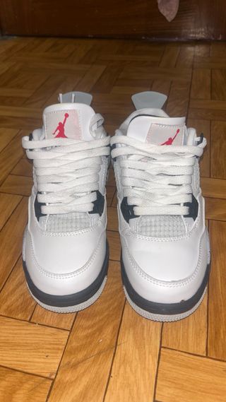 Zapatillas Jordan Blancas y Rojas