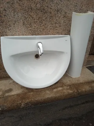 Lavabo de cerámica blanco con pedestal