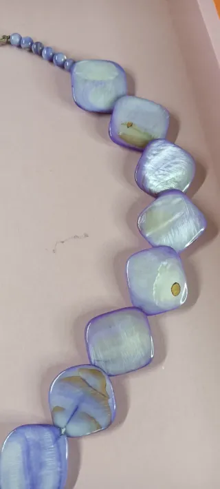 Collana pietre piatte lilla vetro