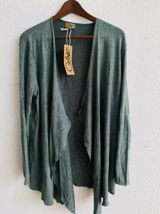 Chaqueta cárdigan verde asimétrica
