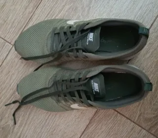 Zapatillas Nike Verdes y Blancas. N°40