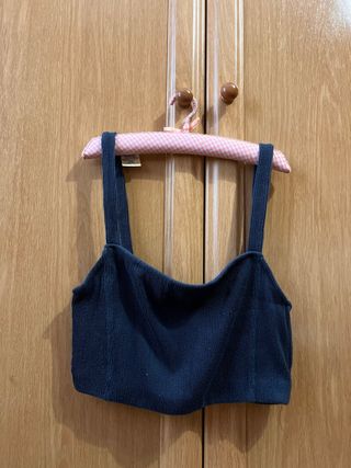 Crop top de tirantes azul marino con textura