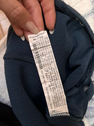 Crop top de tirantes azul marino con textura