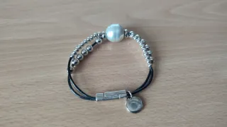 Pulsera negra bolas Zamak y perla