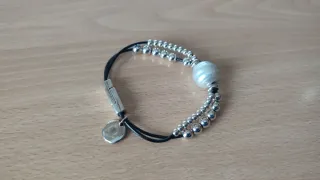 Pulsera negra bolas Zamak y perla