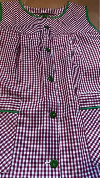 Bata de cuadros rojo y verde