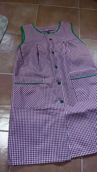 Bata de cuadros rojo y verde