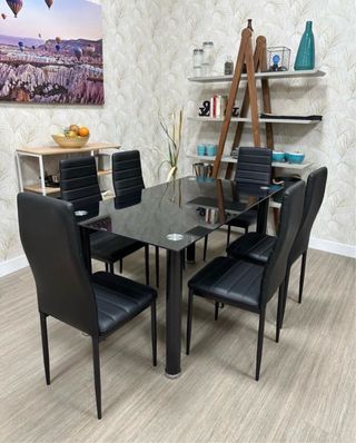 Mesa de comedor y sillas