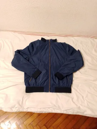 Cortavientos vintage azul y negro