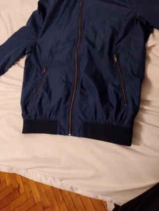 Cortavientos vintage azul y negro