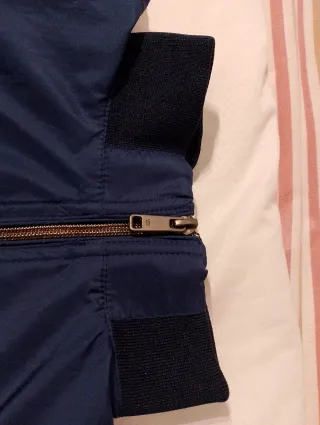 Cortavientos vintage azul y negro