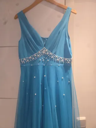 Vestido fiesta largo azul con perlas