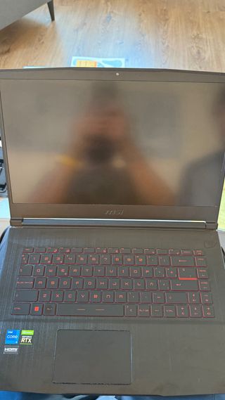 Portátil MSI Negro y Rojo