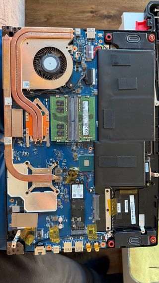 Portátil MSI Negro y Rojo