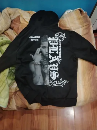 Felpa nera con stampa