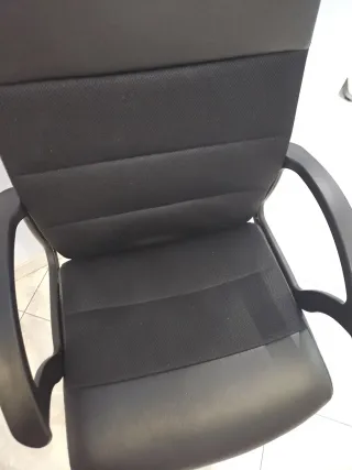 Silla de oficina negra