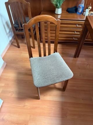 Mesa de comedor de madera