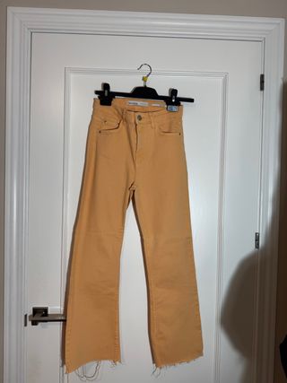 Pantalones campana Bershka naranjas