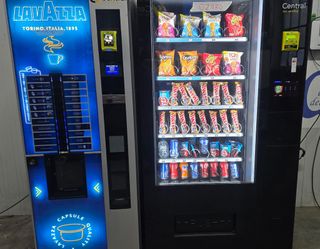 Lote 2 máquinas vending: café, bebidas y snacks