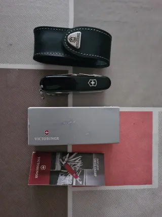 Navaja Victorinox Swiss Champ Negra
