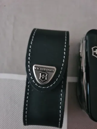 Navaja Victorinox Swiss Champ Negra