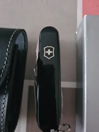 Navaja Victorinox Swiss Champ Negra