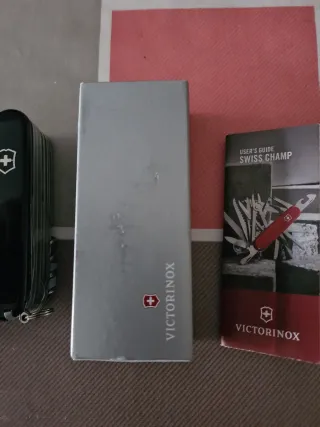 Navaja Victorinox Swiss Champ Negra