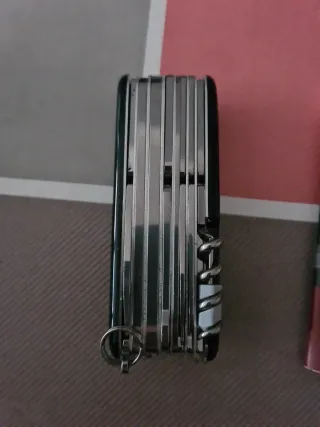 Navaja Victorinox Swiss Champ Negra