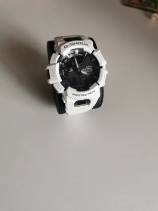 Reloj G-Shock Blanco y Negro