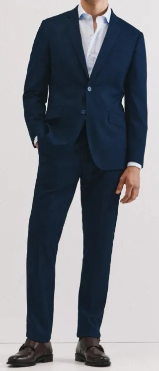 Traje de hombre de Cortefiel.