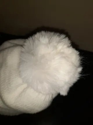 Cappello invernale con pon pon