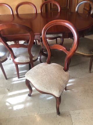 Mesa y 6 Sillas Clásicas Madera