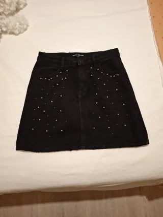 Falda mini negra tachuelas T.34