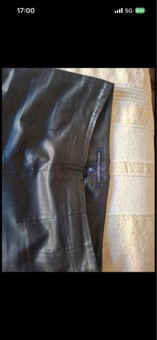 Pantalón efecto piel negro