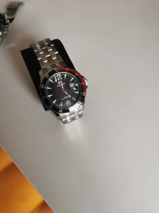 Reloj Marea Negro y Plateado