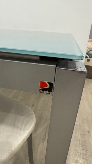 Mesa comedor extensible con dos sillas