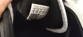 Zapatillas Adidas Negras y Blancas